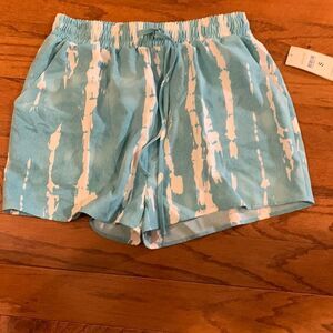 Young USA Size Small blue and white tie-dye pocketed shorts.